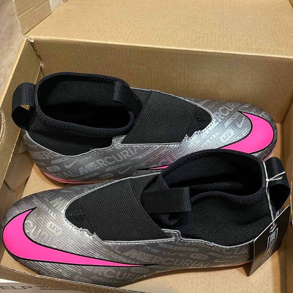 Metallic silver/hyper pink argent metallique / hyper rose